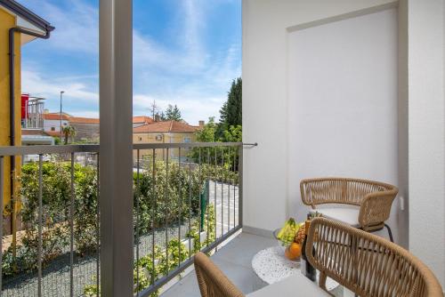 ระเบียง/ชานเรือน, Apartmani Vila Mara M 1 heated pool in โอมิซาลจ์