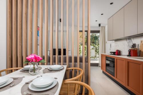 ห้องครัว, Apartmani Vila Mara M 1 heated pool in โอมิซาลจ์