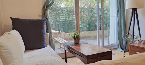 Your lovely parisian 2 rooms apartment with private terrace - Jourdain, Paris (Foto 5)