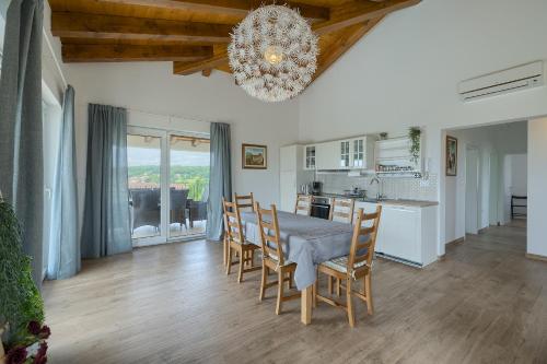 Casa Leone by Istra Vacation in Sutivanac