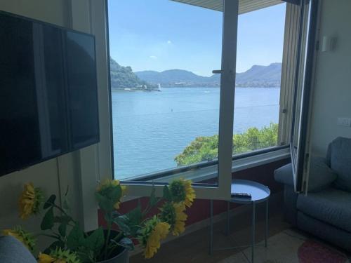 Apartment With Lake View 3