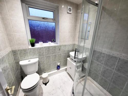 Zuhanyzó, Stay Sleep Rest - Ivor Street in Rochdale