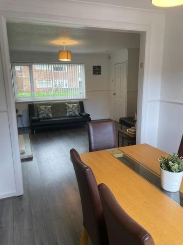 Duplicate Redcroft-3 Bdrm Sleeps 5 Quiet Residental Area near Newcastle Airport