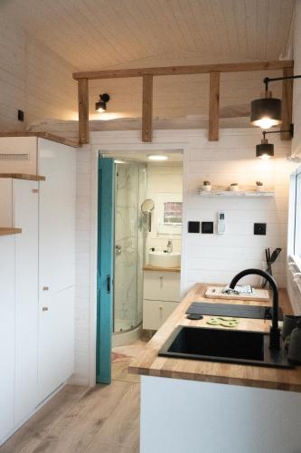 virtuve, Tiny House Le Poulailler in Bousbecque