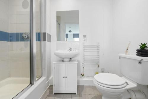 Central Piccadilly Luxury Three Bedroom Apartment, Manchester (photo 8)