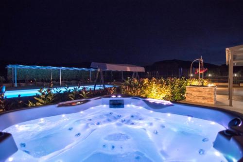 Villa Sky D 9&1 with tennis court and heated pool in 奧米斯
