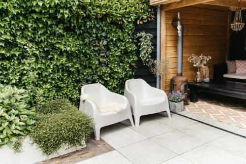 tuin, Sfeervol Tiny House met luxe jacuzzi & tuinkamer in Heerenveen