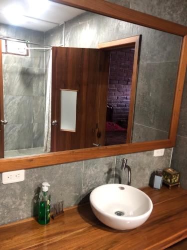 Baños de Agua Santa cocina completa y parqueadero gratis