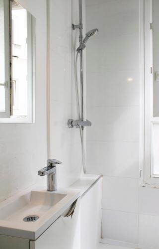 Charming T2 near Montmartre - image 13