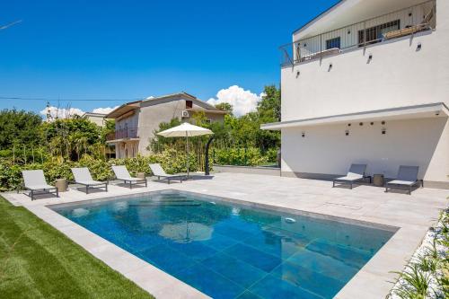 ทัศนียภาพ, Apartmani Vila Mara M 1 heated pool in โอมิซาลจ์