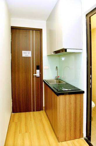 Kitchen, Era Apartment Trung Liet near So Crossroad