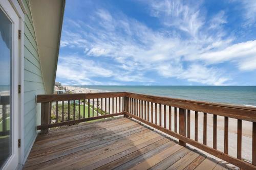 Beachfront Private ll Beach Access ll Luxe Bedroom