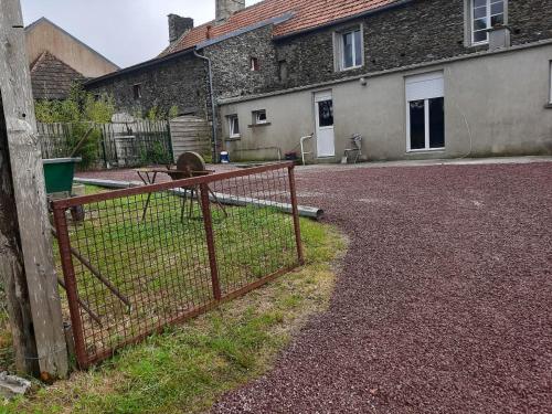 2 bedrooms, 4 beds