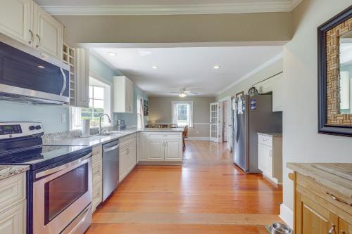 Updated Cape Charles Home about 2 Miles to Beachfront! - image 8