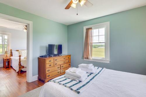 Updated Cape Charles Home about 2 Miles to Beachfront! - image 14