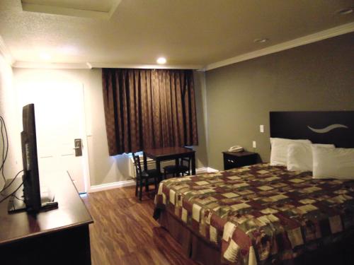 West Coast Motel Santa Ana – Santa Ana, CA