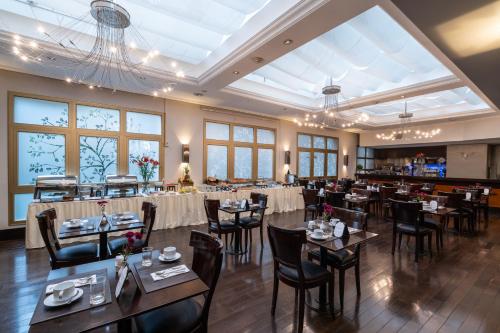 Food and beverages, Hotel Intersur Recoleta near Recoleta