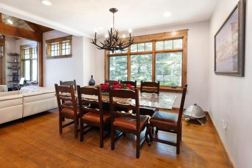East Vail Creekside Luxury with Hot Tub in Vail, USA