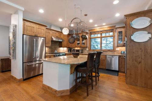 East Vail Creekside Luxury with Hot Tub in Vail, USA