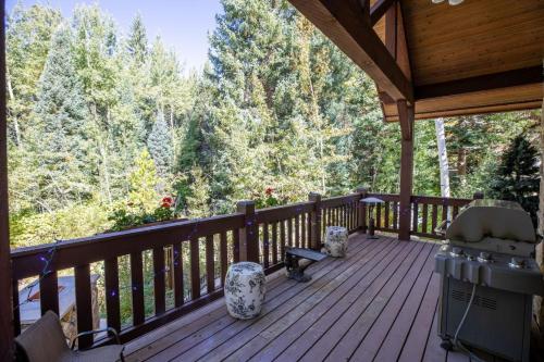 East Vail Creekside Luxury with Hot Tub in Vail, USA
