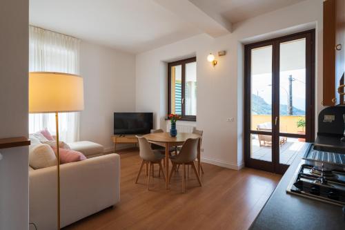  STUNNING APARTMENT- Terrace and Swimming Pool in Bellano