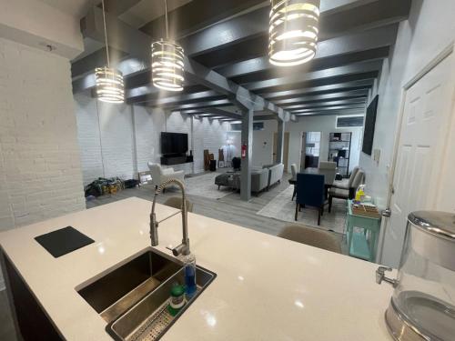 Downtown Vibes 2BR Parking Bikes