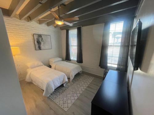 Downtown Vibes 2BR Parking Bikes