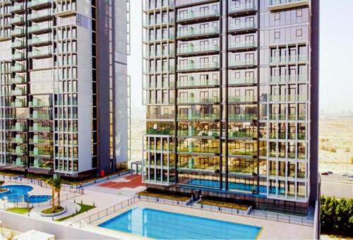 Cosy Studio Apartment in Bloom Towers, Jumeirah Village Circle, Dubai