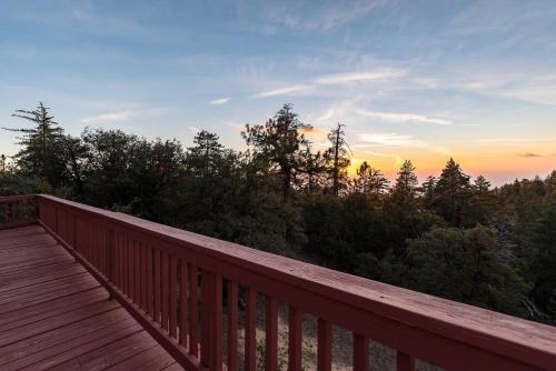 Picturesque A-Frame Cabin with Spectacular Views in Pine Cove, USA