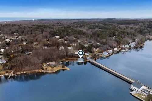 Waterfront Escape - The Views! in Gloucester, USA