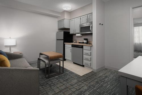 One-Bedroom King Suite image 7