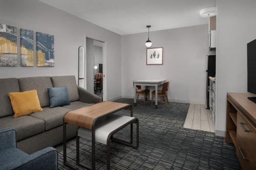 One-Bedroom Double Suite with Two Double Beds image 7