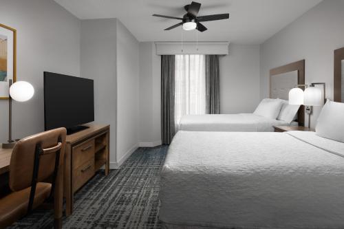 One-Bedroom Double Suite with Two Double Beds image 5