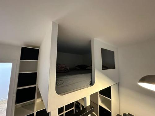 Studio luxueux avec PISCINE in เลอ เชอส์เนย์