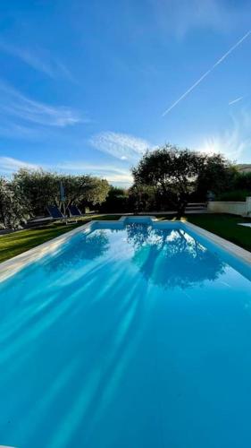 Au cœur d'une oliveraie, villa avec piscine gîte à louer Camps-la-Source