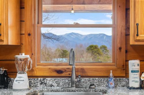 A Wolf's Den Gatlinburg – Gatlinburg