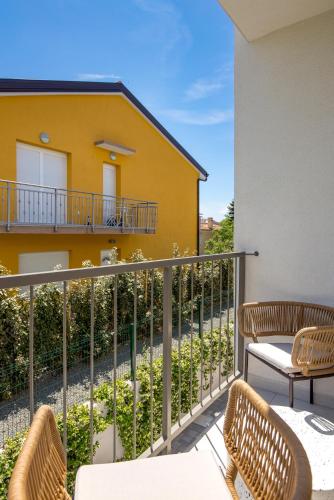 陽台/露台, Apartmani Vila Mara M 4 heated pool and whirpool in 奧米沙利