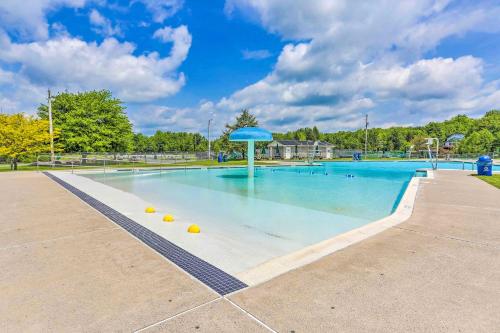 Family Home with Private Hot Tub in Arrowhead Lake! in Pocono Lake, USA