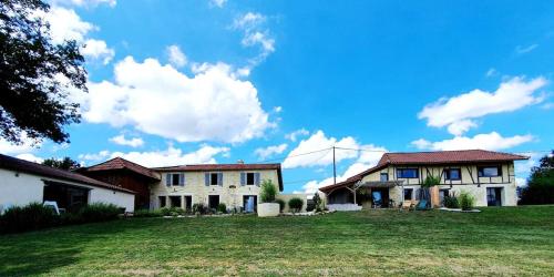 Фасада на хотела, Hameau de Pallanne - Villa de Luxe & Cottages in Saint-Christaud