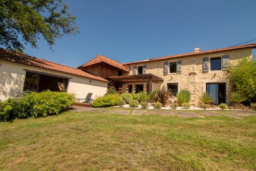 Фасада на хотела, Hameau de Pallanne - Villa de Luxe & Cottages in Saint-Christaud