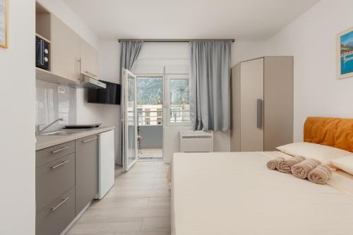 Studio with Sea View image 5