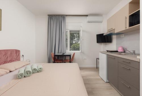 Studio with Garden View image 6