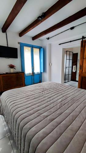 1 double bed, 1 twin bed