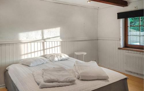 4 Bedroom Beautiful Home In Garsnas in Skraddarod