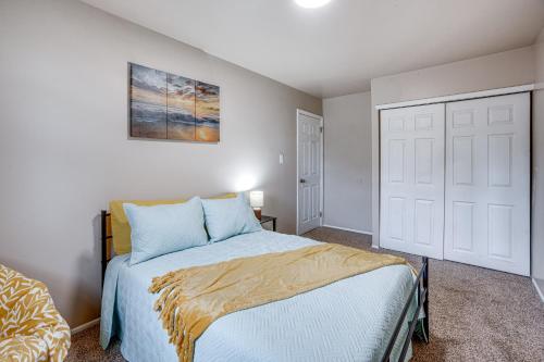 Charming Willow Grove Home with Patio and Fire Pit! Charming Willow Grove Home with Patio and Fire Pit!