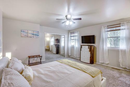 Charming Willow Grove Home with Patio and Fire Pit! Charming Willow Grove Home with Patio and Fire Pit!