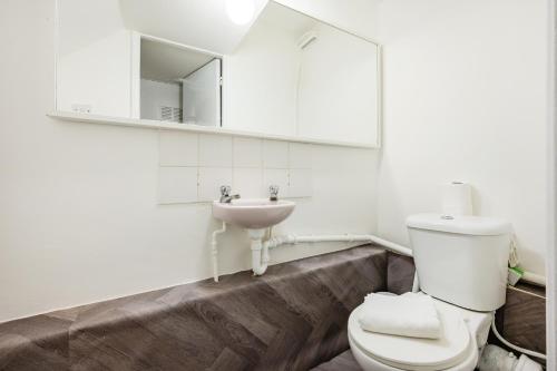 Nice 3 Bed Flat near Paddington - Tap to explore photos