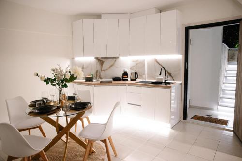 virtuve, La Martina Glam Residence - 15 Airport Macedonia in Plagiari