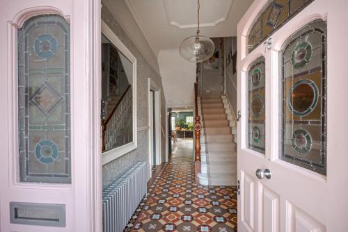 Heaver House - stunning, large 5Br home nr tube and tooting common, Londyn (zdjęcie 3)