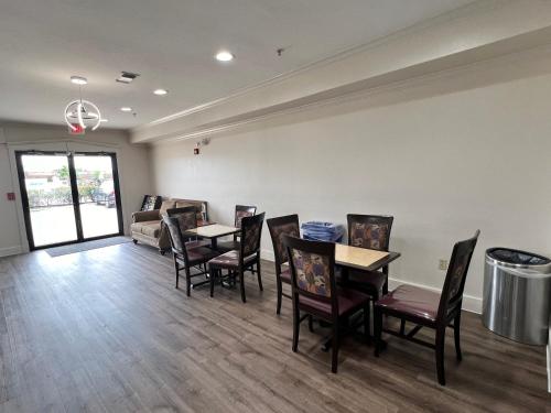 Super 8 by Wyndham Beaumont/I-10 S TX - image 12